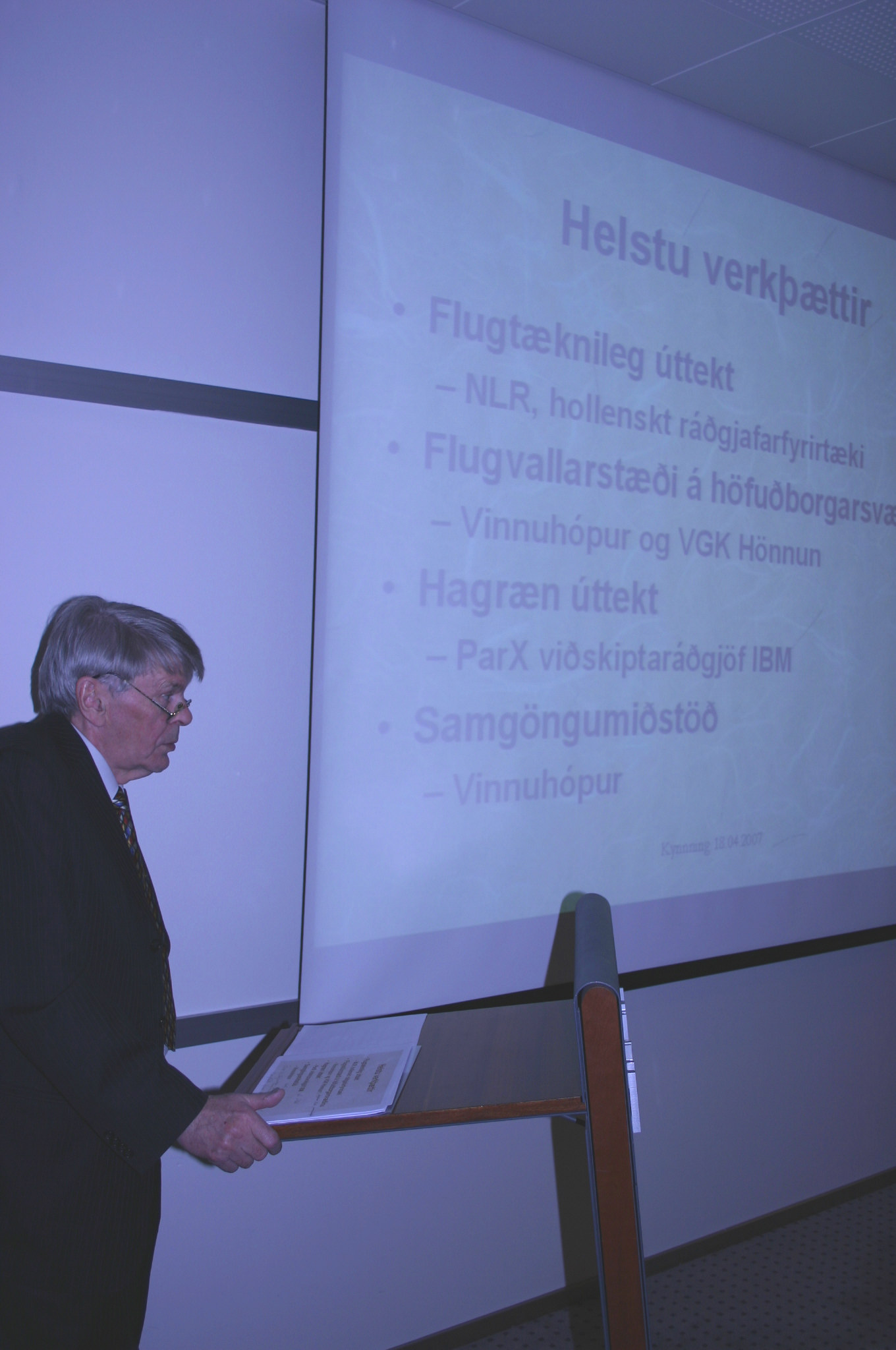 Skýrsla um framtíðarkosti Reykjavíkurflugvallar kynnt á blaðamannafundi.